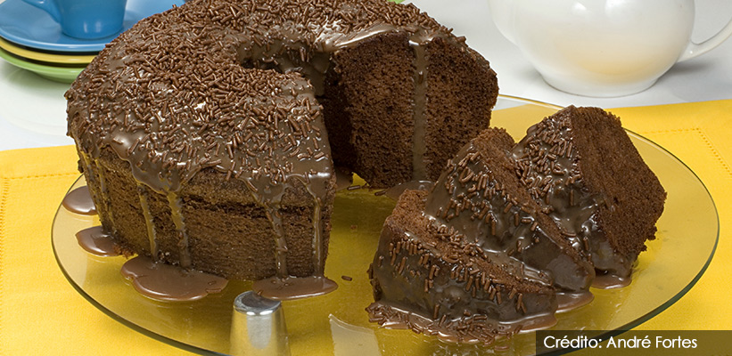 Visão  Receita de bolo de chocolate e ovos com calda de